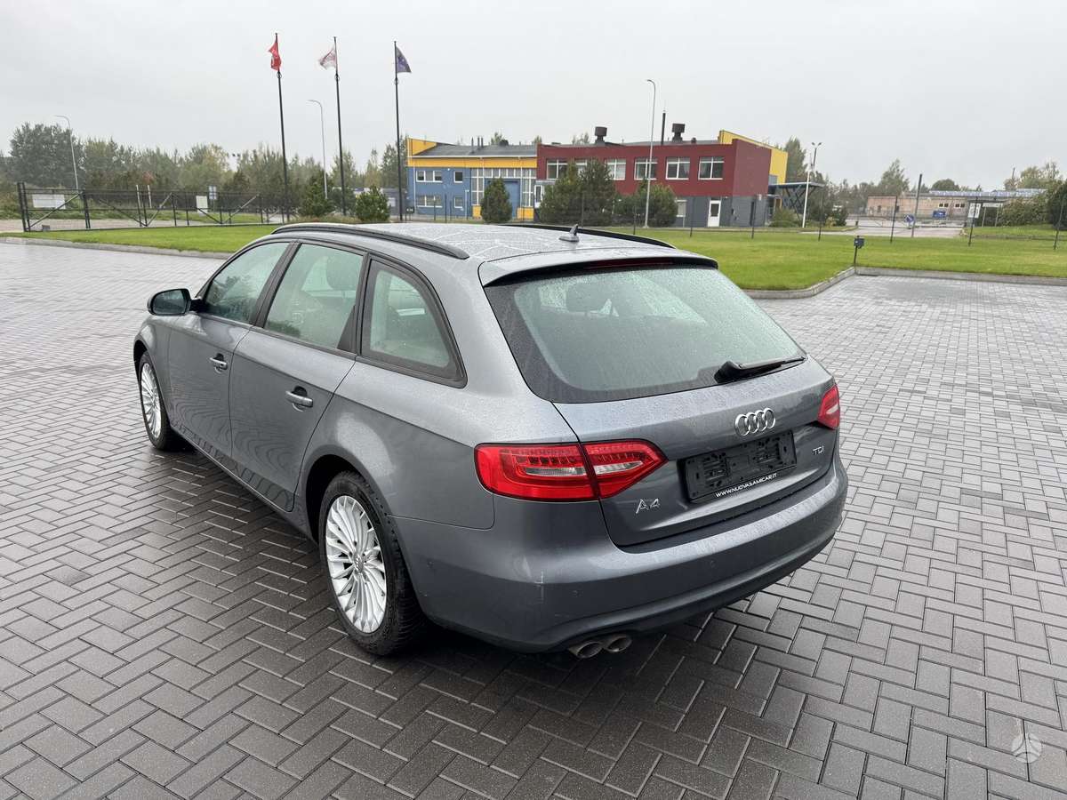 Audi A4 2012 — салон