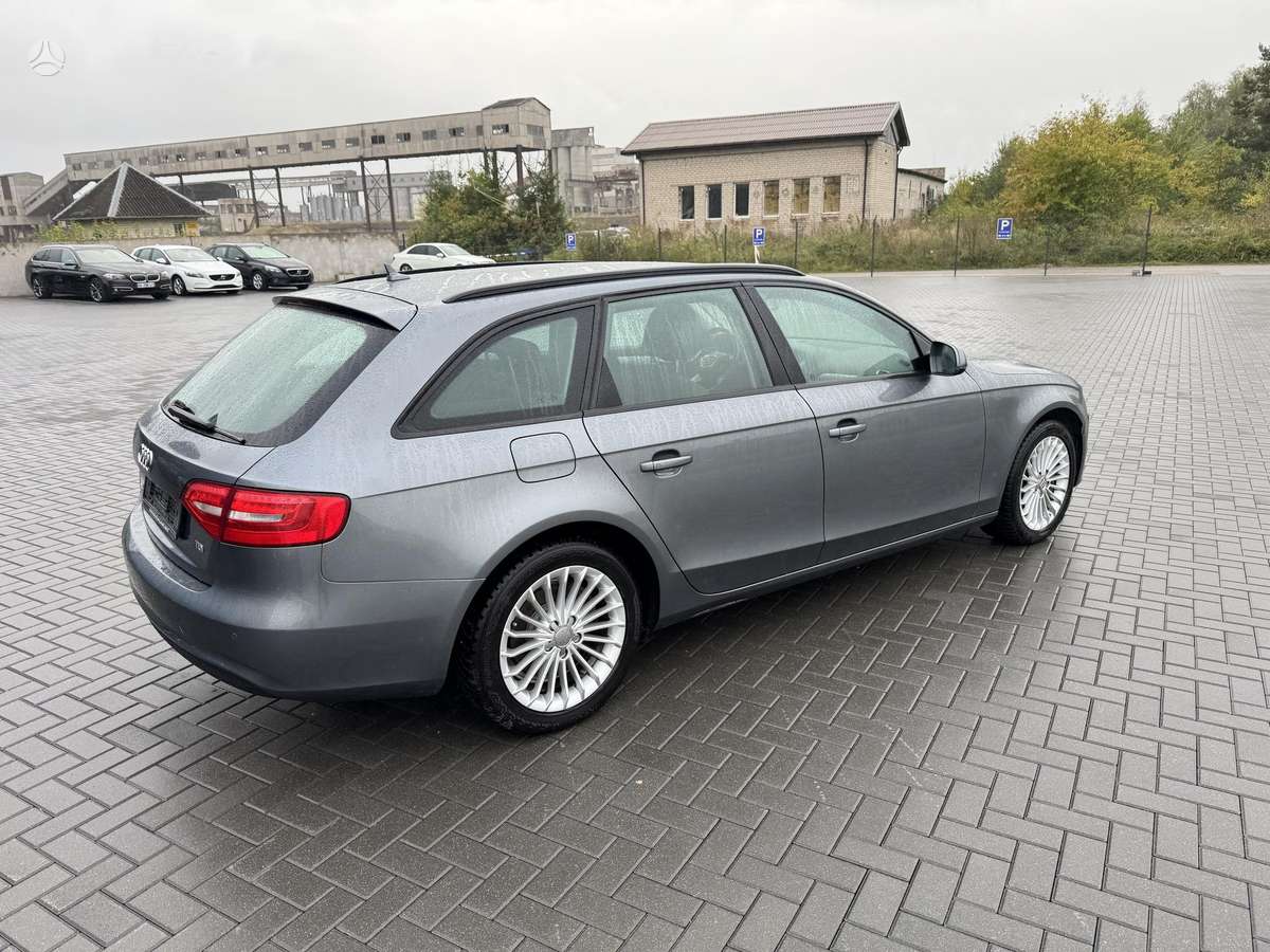 Audi A4 2012 — двигун 1968 cm³, 143 HP (105kW)