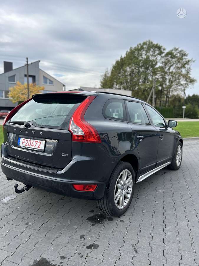 Volvo XC60 2011 — салон
