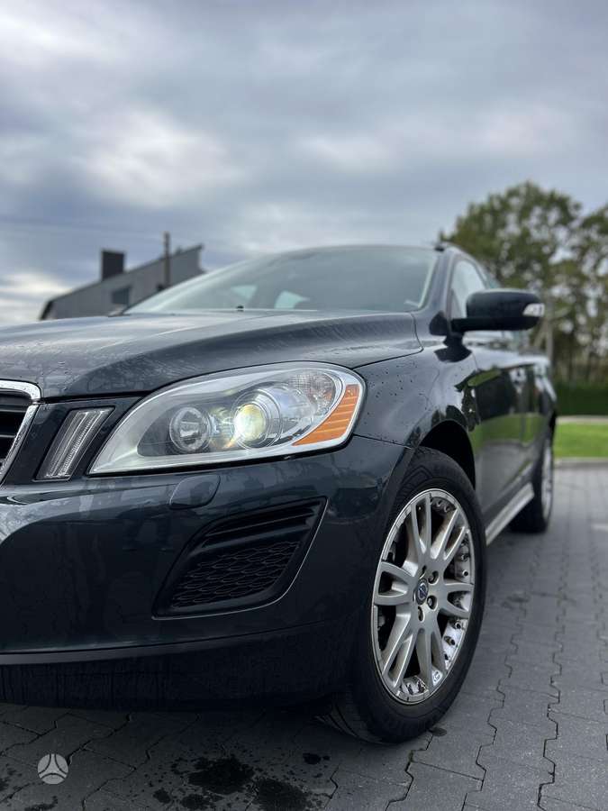 Volvo XC60 2011 — двигун 2000 cm³, 163 HP (120kW)