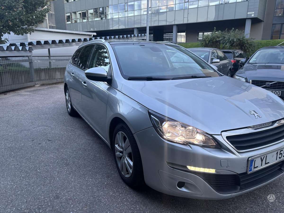 Peugeot 308 2014 — rear view