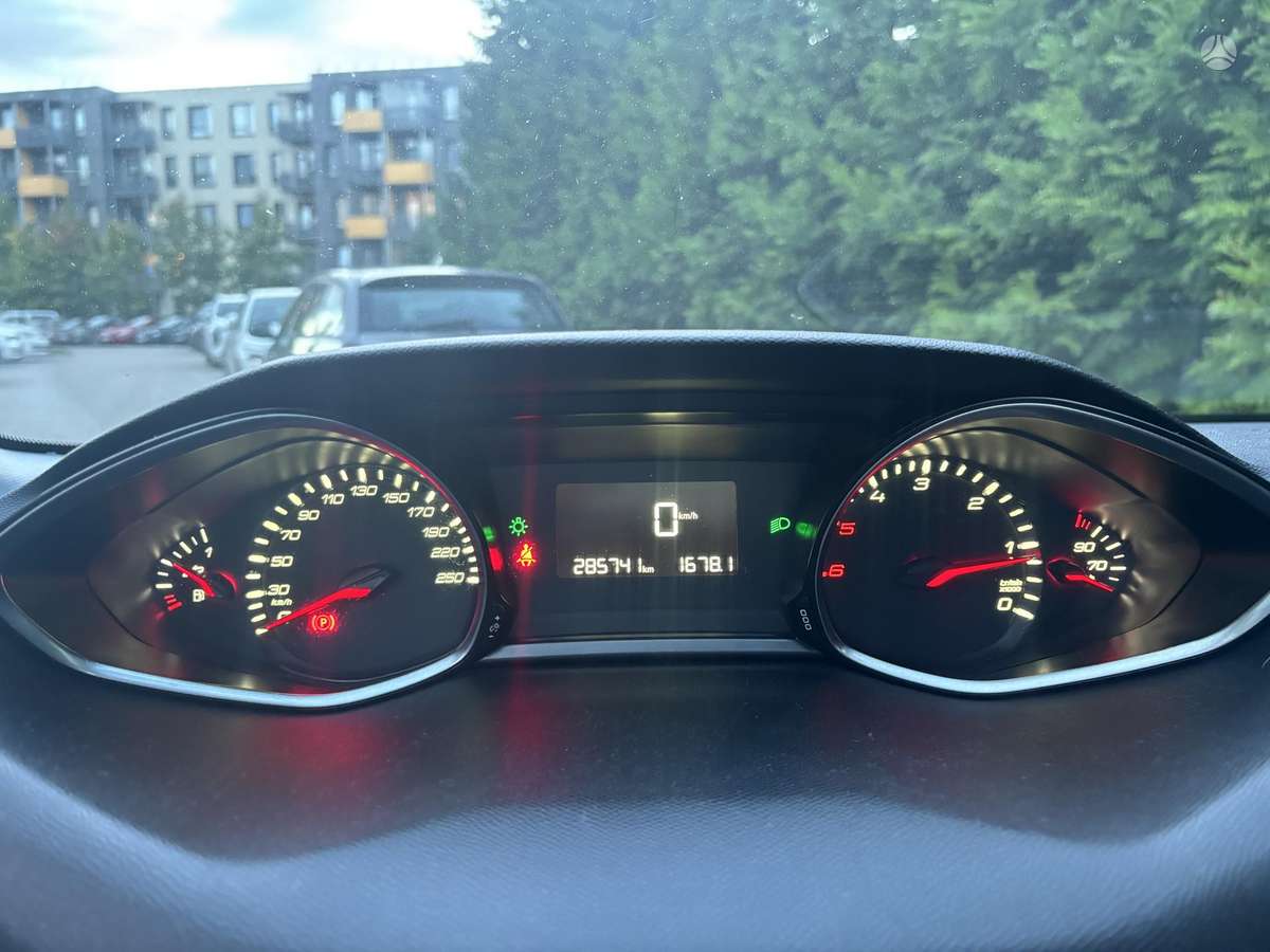 Peugeot 308 2014 — photo 9