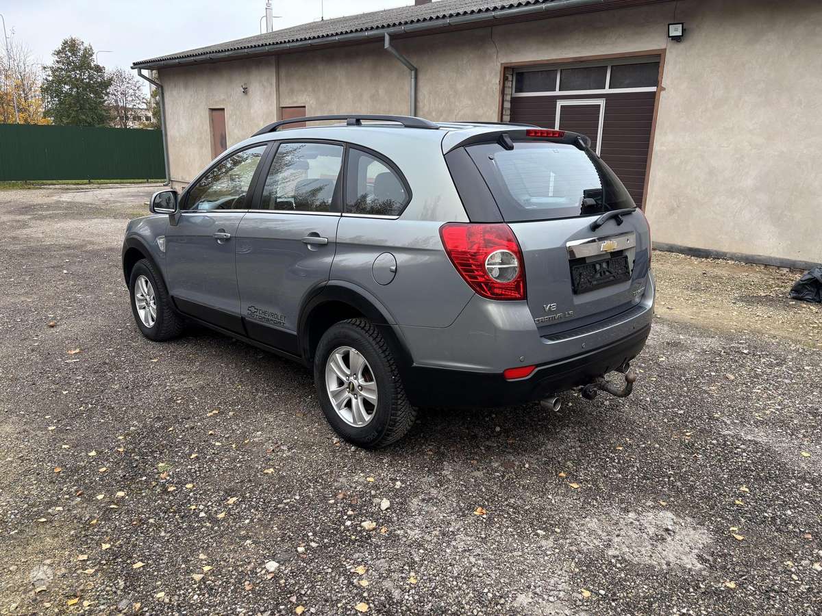 Chevrolet Captiva 2011 — interior