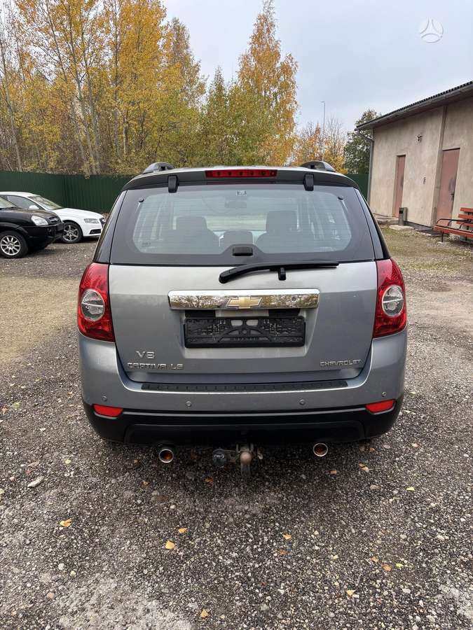 Chevrolet Captiva 2011 — engine 2400 cm³, 136 HP (100kW)