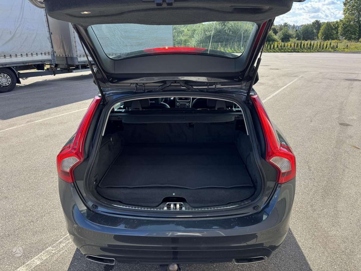 Volvo V60 2015 — photo 11