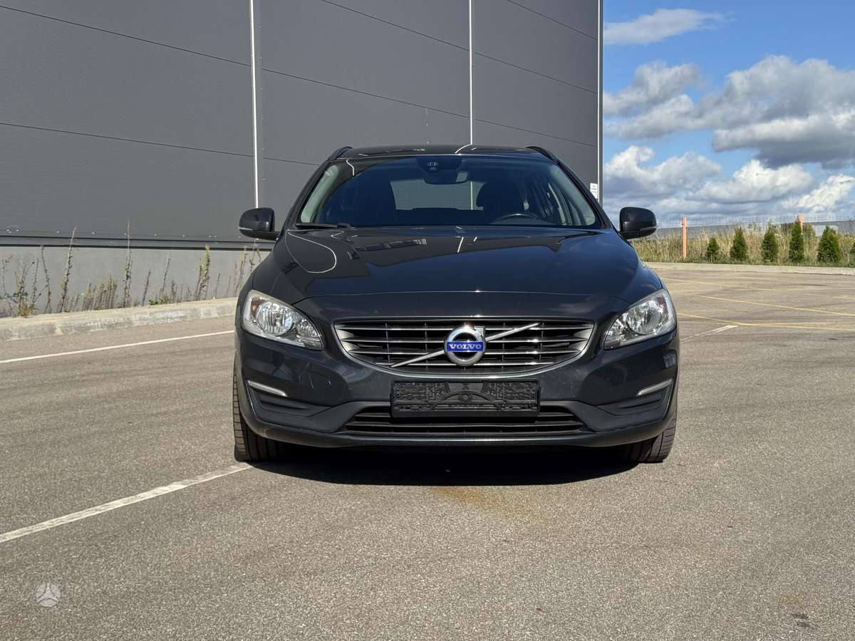 Volvo V60 2015 — rear view