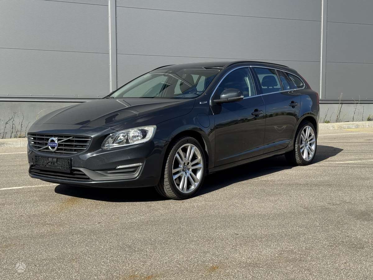 Volvo V60 2015 — interior