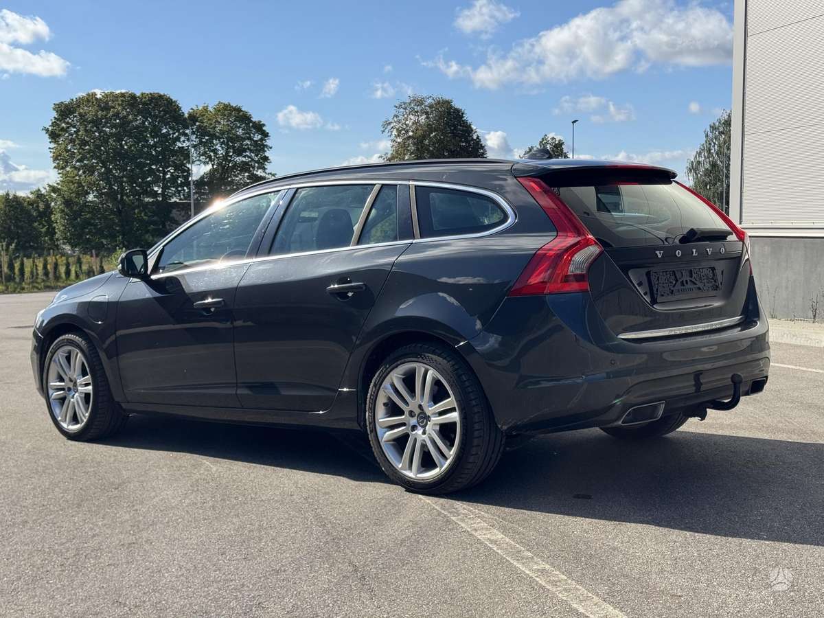 Volvo V60 2015 — engine 2400 cm³, 280 HP (206kW)