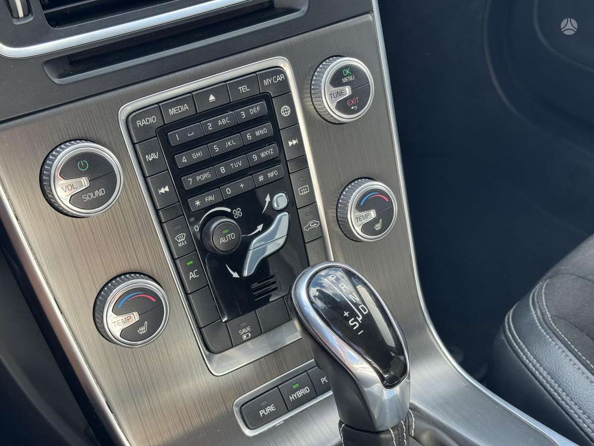 Volvo V60 2015 — photo 9