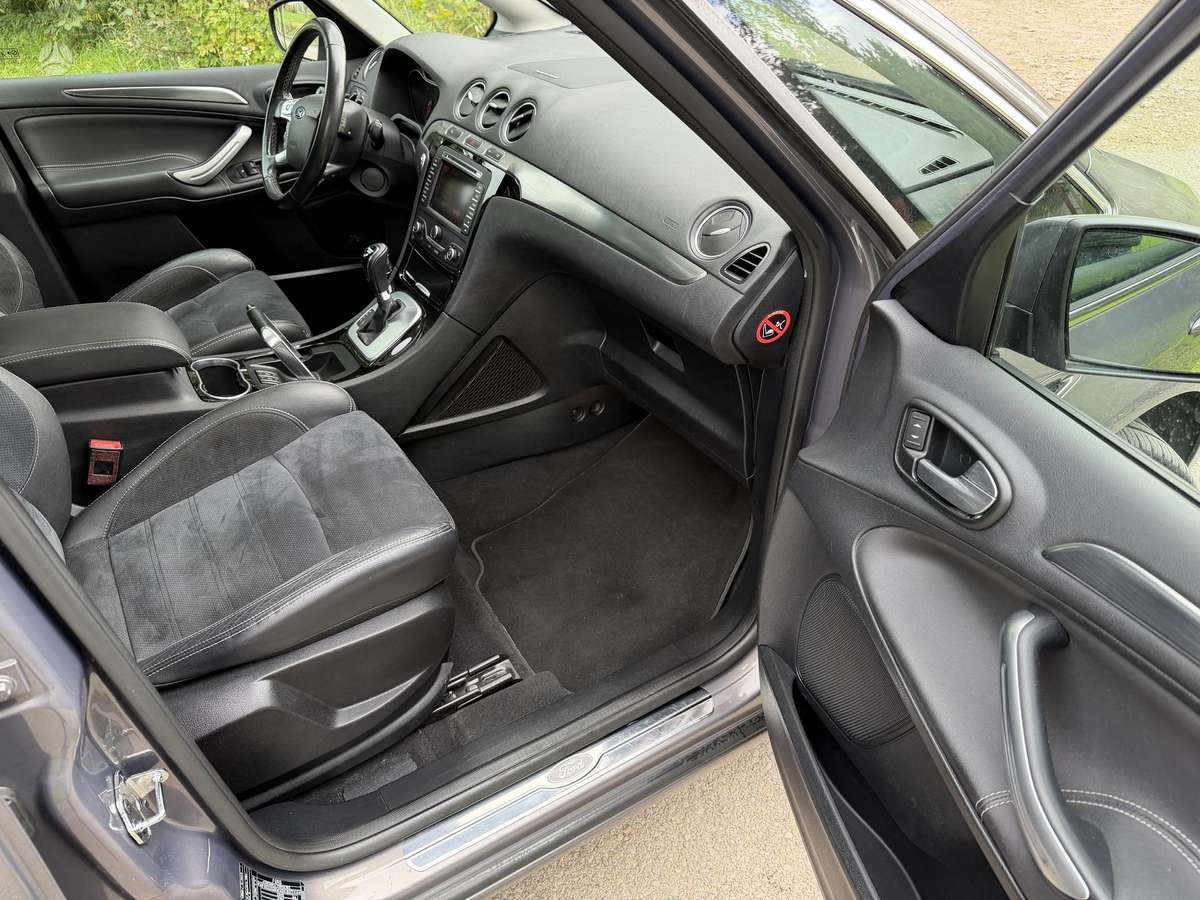 Ford S-MAX 2014 — photo 18
