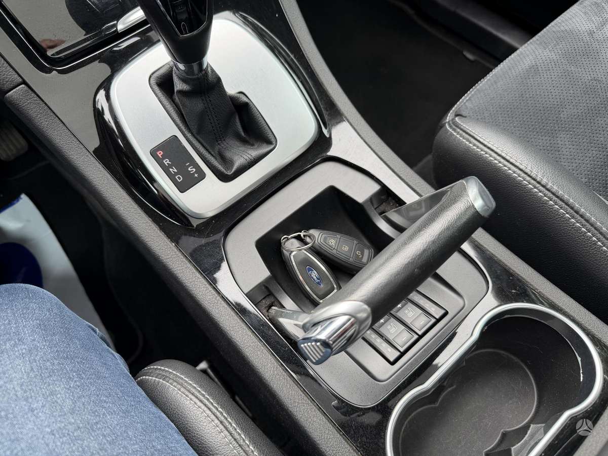 Ford S-MAX 2014 — photo 24