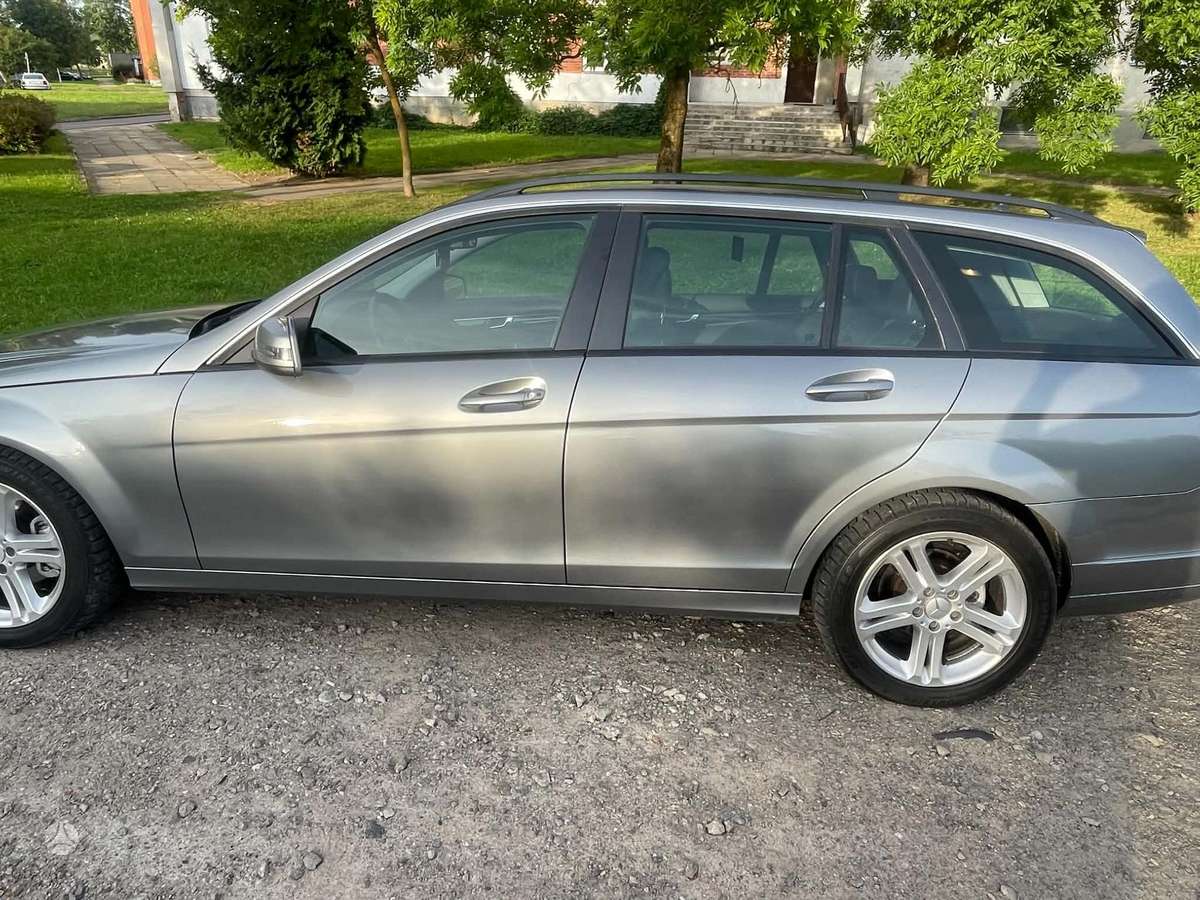 Mercedes-Benz C200 2008 — rear view