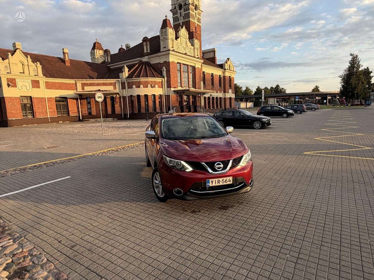 Nissan Qashqai 2014 — rear view