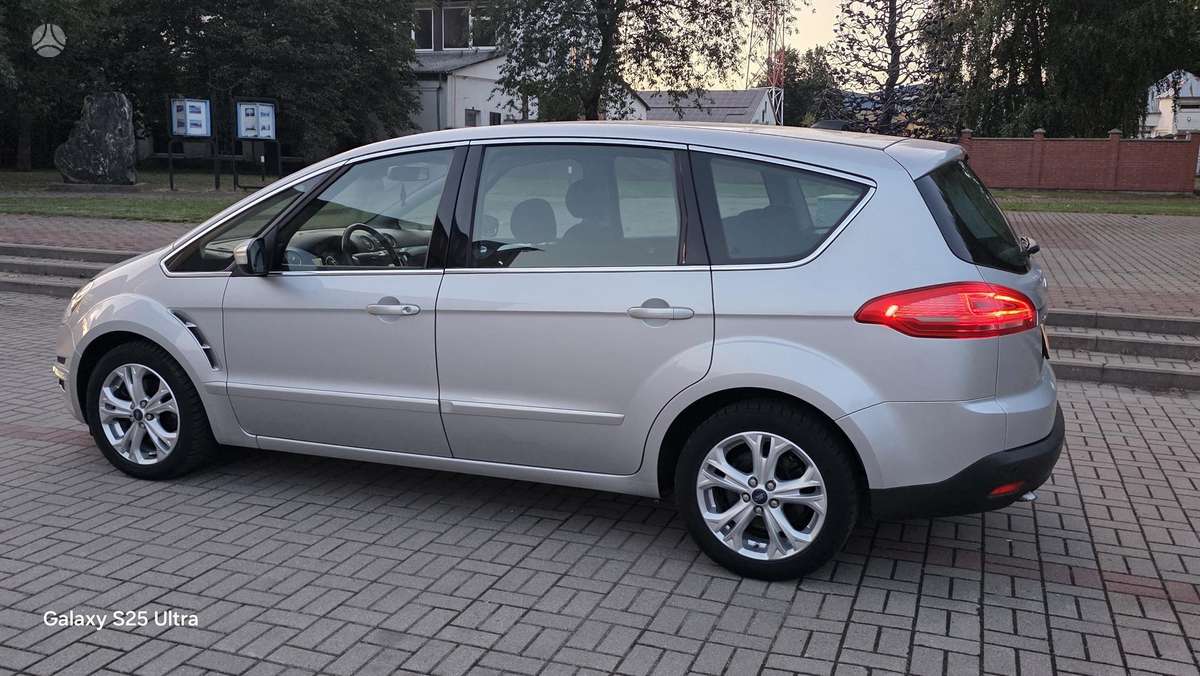 Ford S-MAX 2012 — photo 10