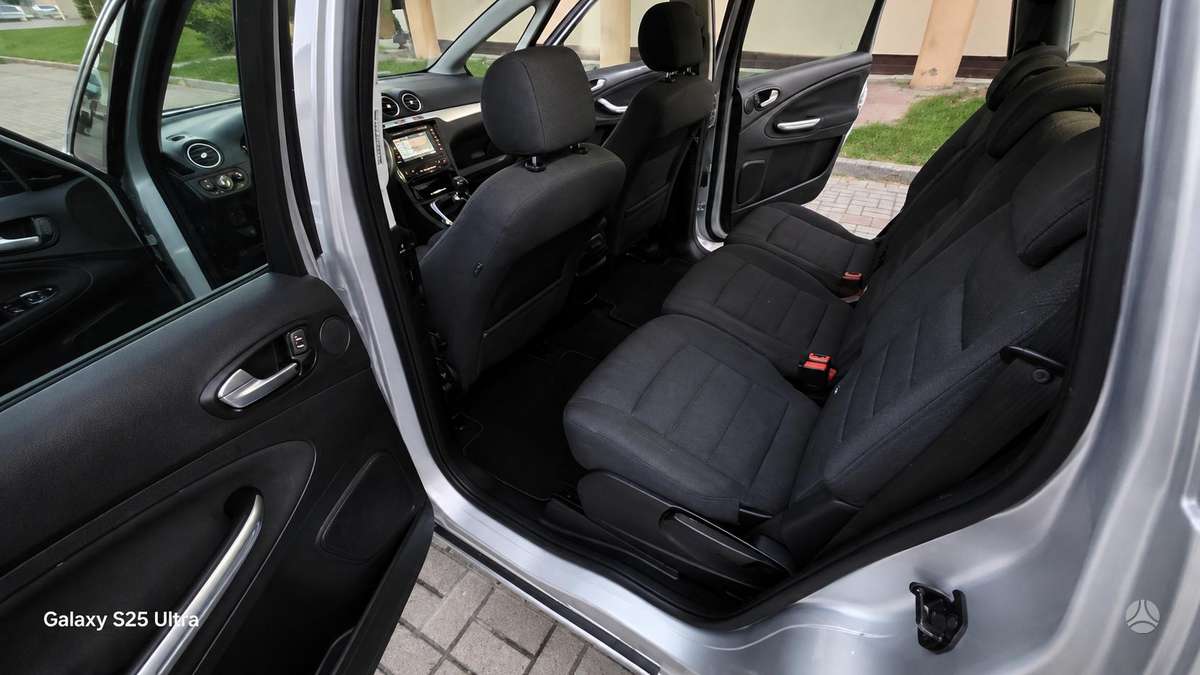 Ford S-MAX 2012 — photo 16