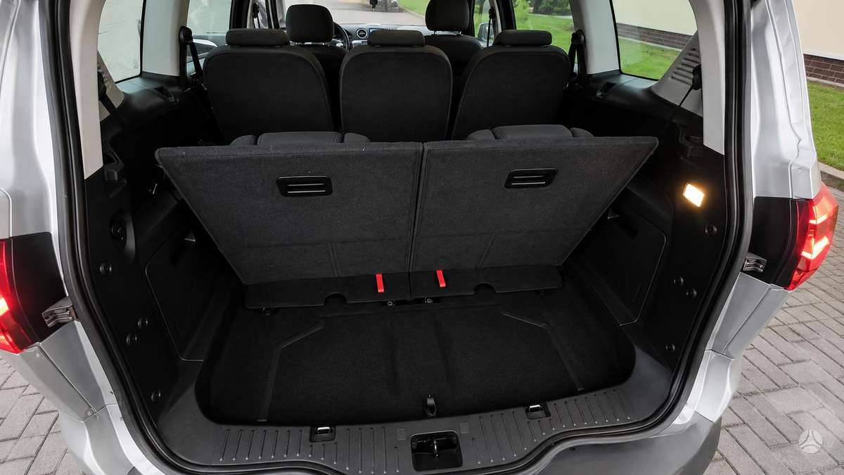 Ford S-MAX 2012 — photo 17