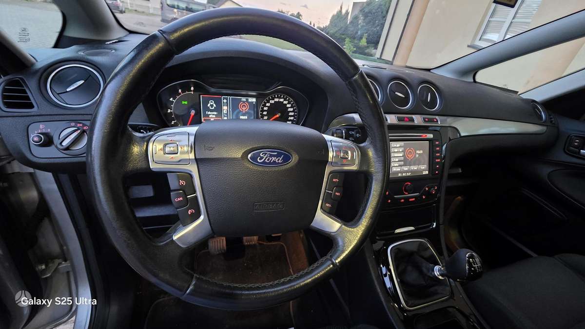 Ford S-MAX 2012 — photo 19
