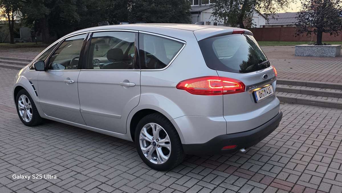 Ford S-MAX 2012 — rear view