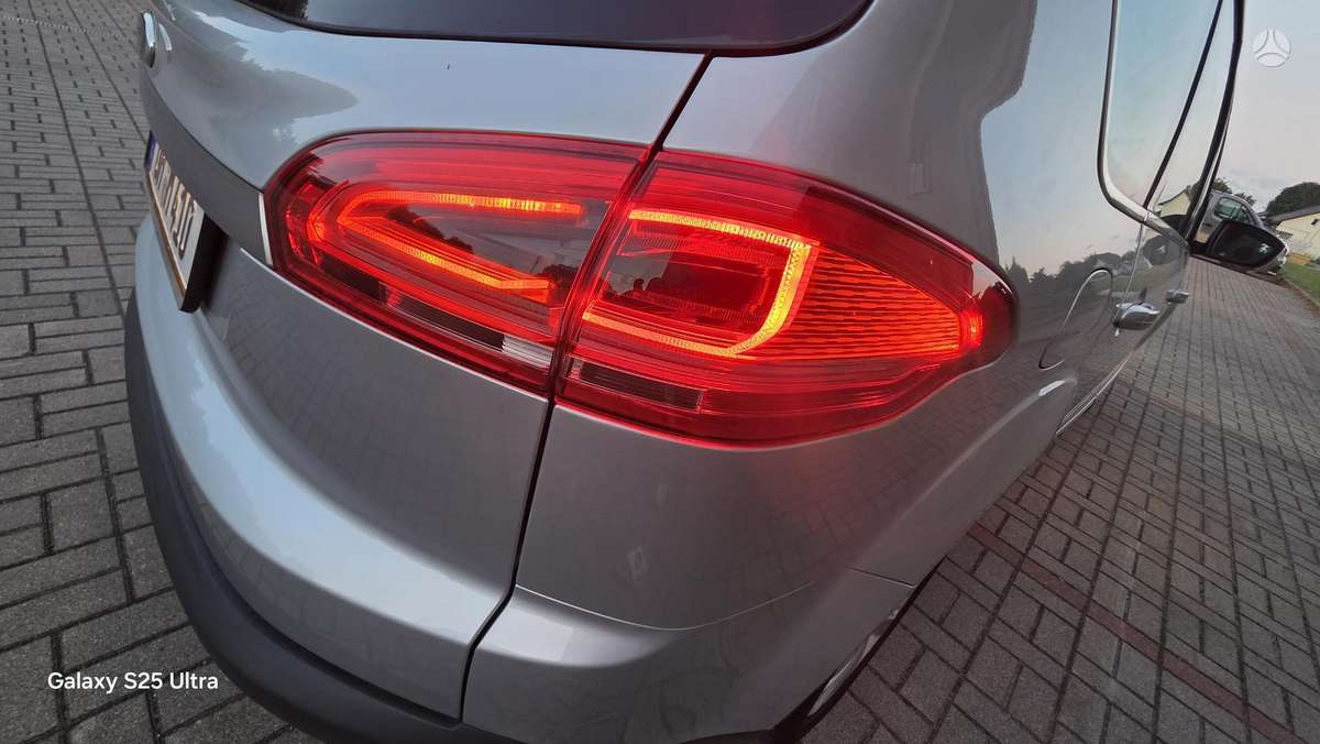 Ford S-MAX 2012 — photo 31