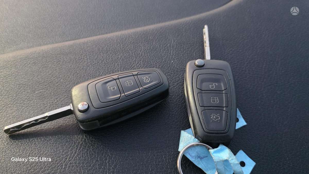 Ford S-MAX 2012 — photo 33