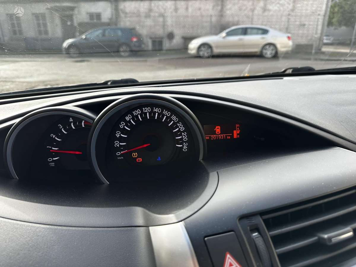Toyota Verso 2014 — photo 24