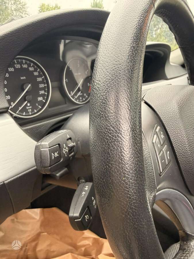 BMW 320 2011 — photo 13
