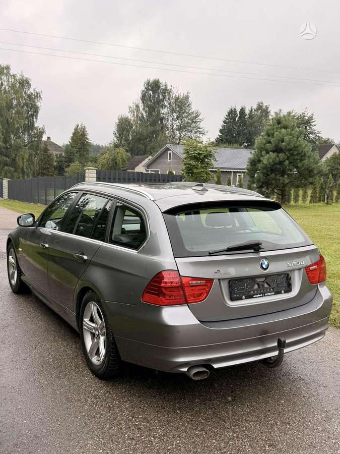 BMW 320 2011 — photo 15