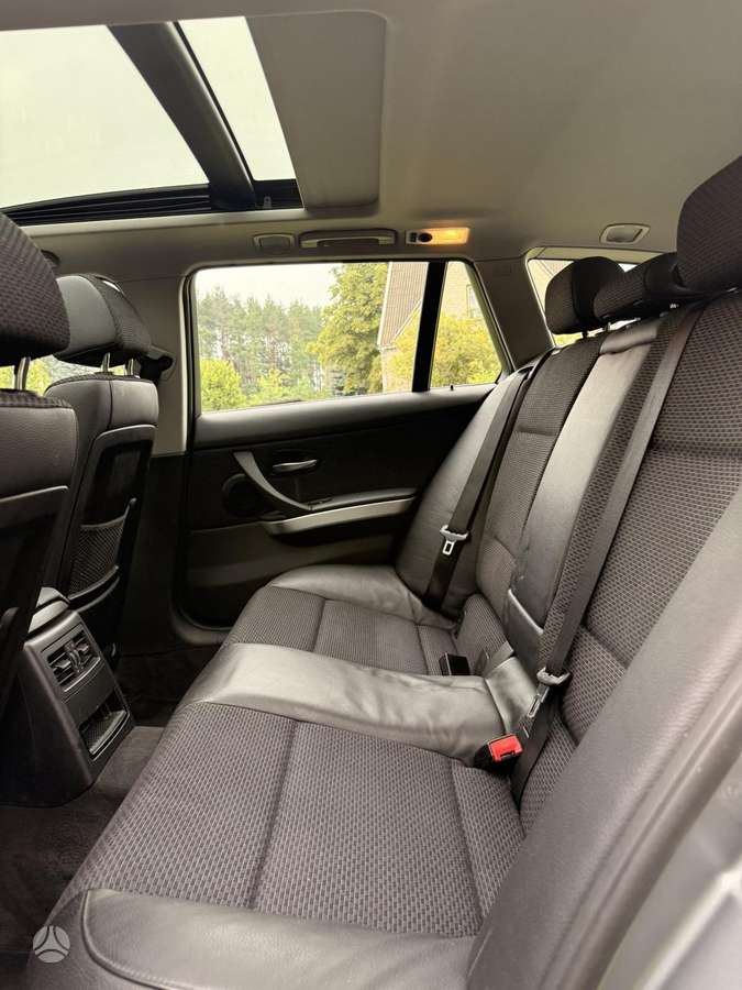 BMW 320 2011 — photo 18
