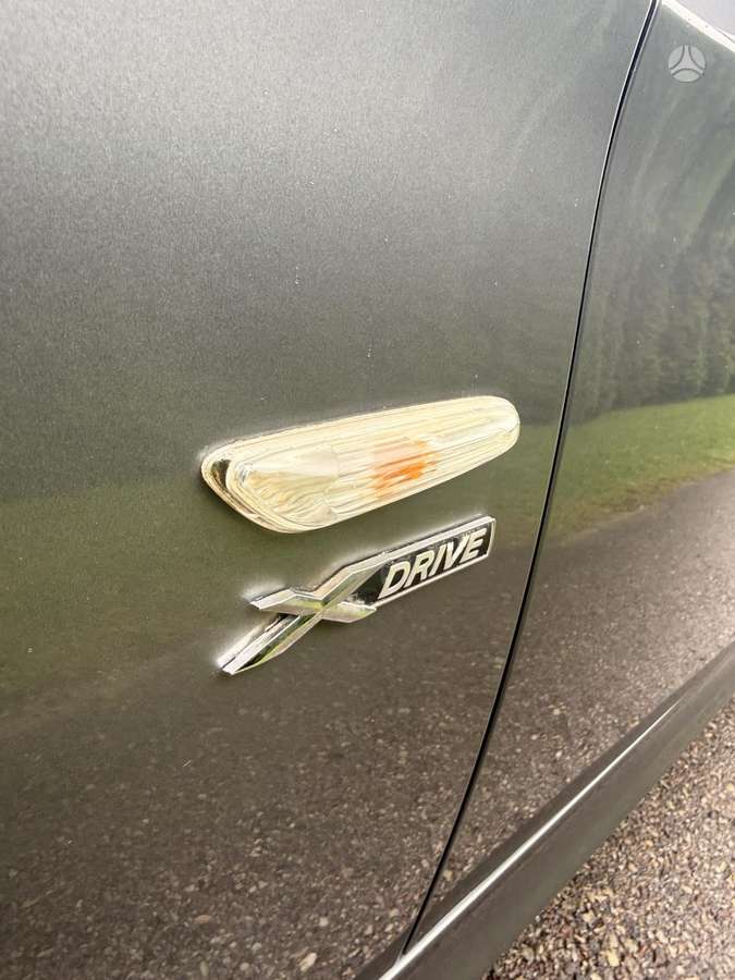 BMW 320 2011 — rear view