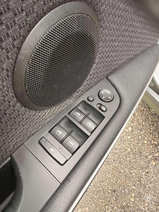 BMW 320 2011 — photo 20