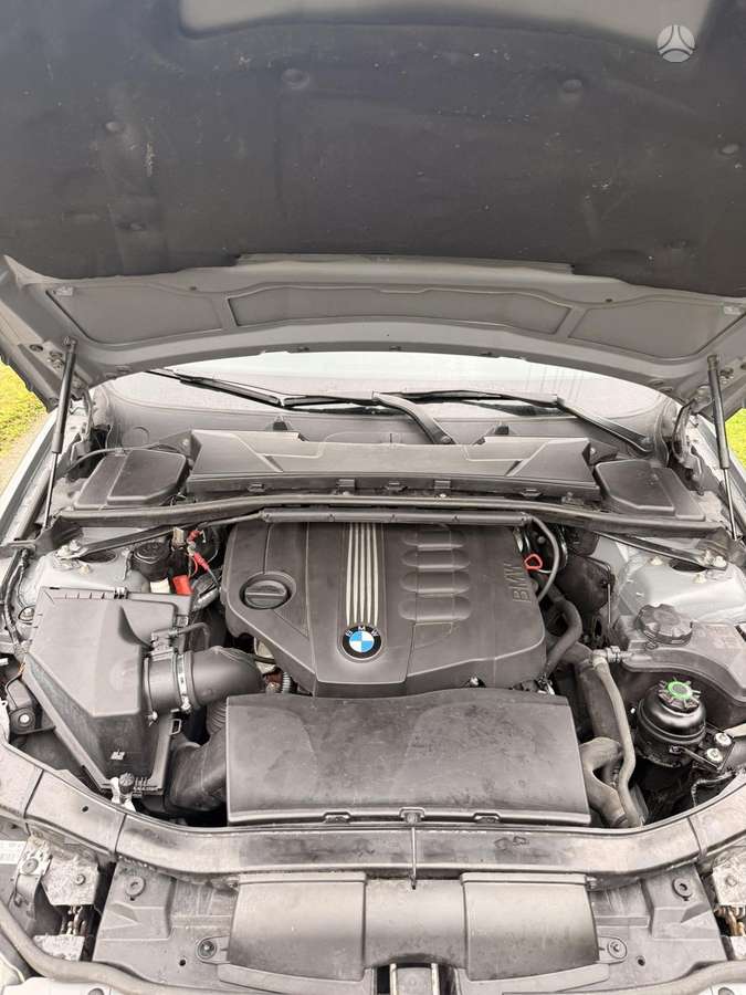 BMW 320 2011 — photo 21