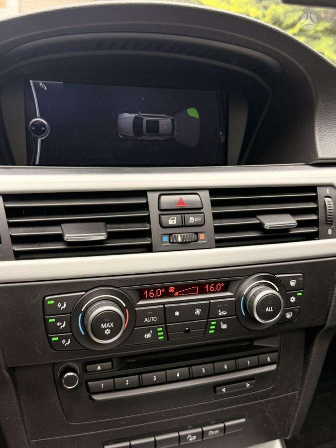 BMW 320 2011 — photo 22