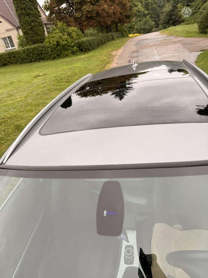 BMW 320 2011 — interior