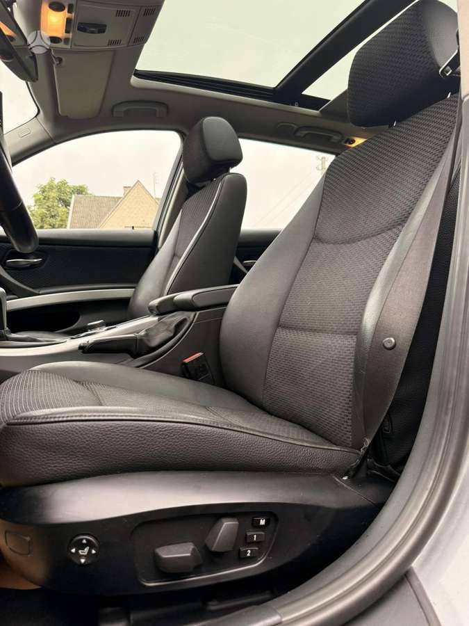 BMW 320 2011 — engine 2000 cm³, 184 HP (135kW)