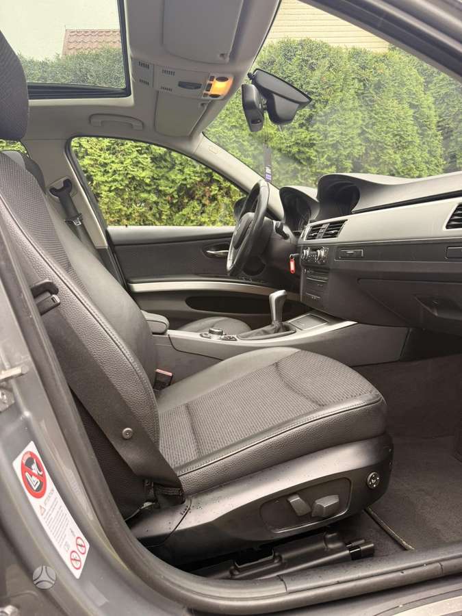 BMW 320 2011 — photo 7
