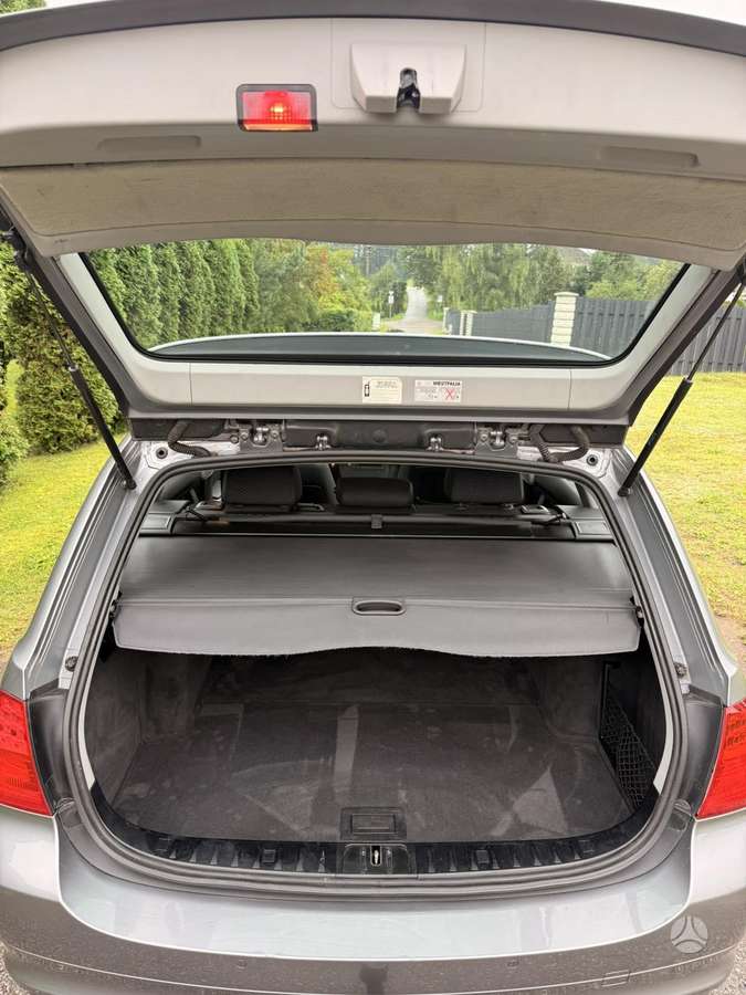 BMW 320 2011 — photo 9