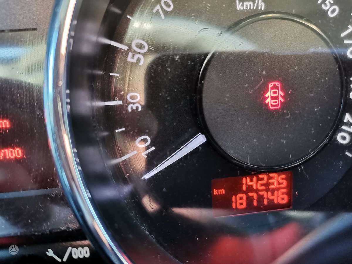 Peugeot 5008 2012 — photo 10