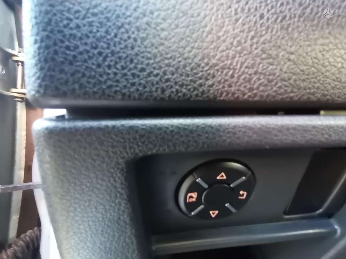 Peugeot 5008 2012 — photo 19