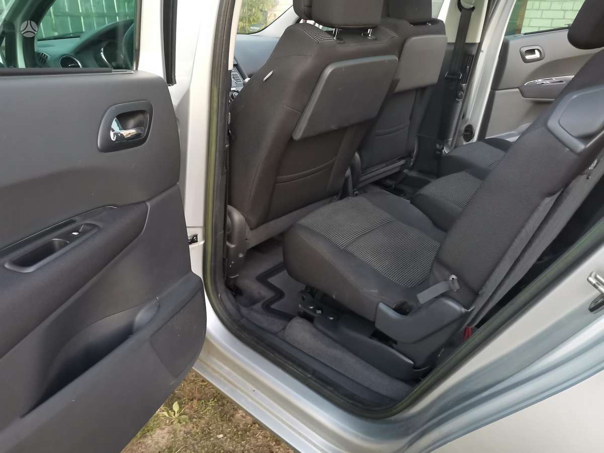 Peugeot 5008 2012 — photo 22