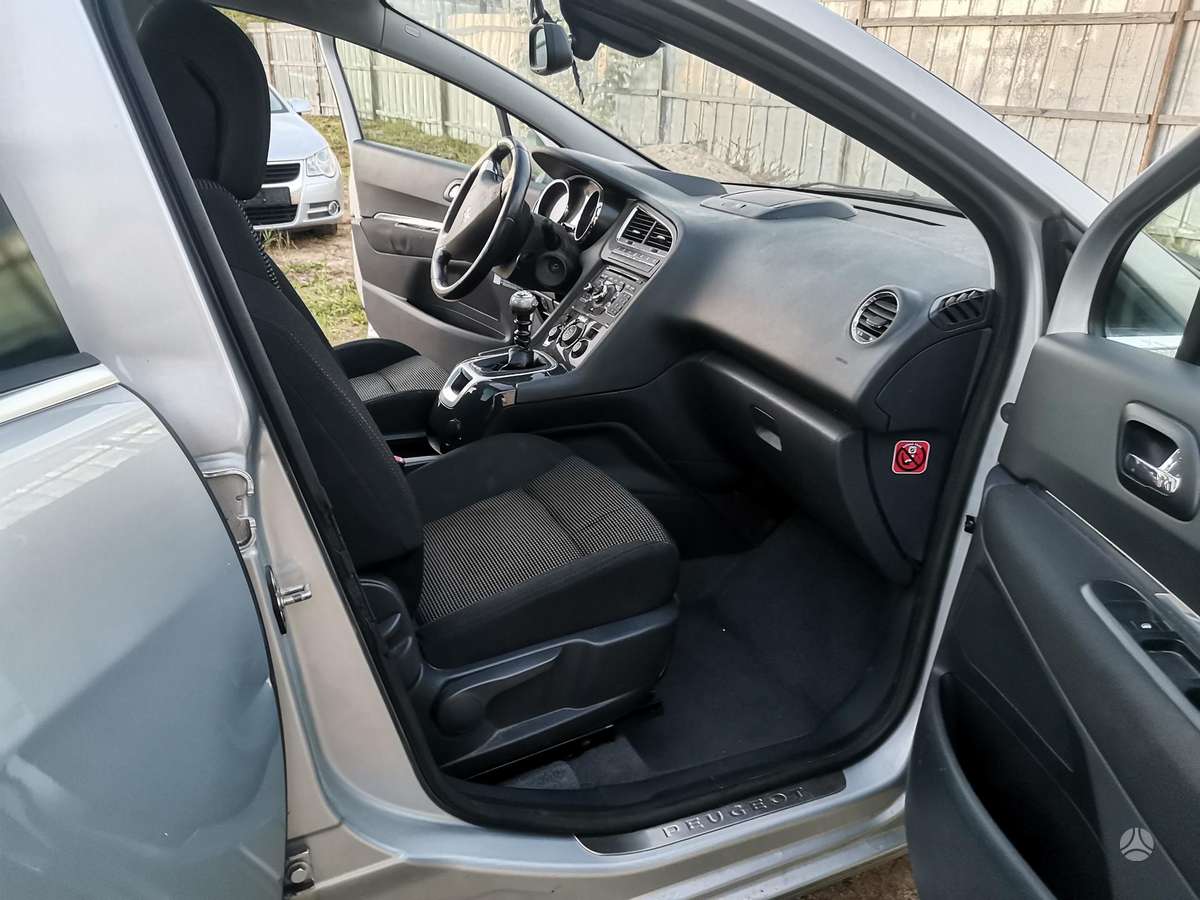 Peugeot 5008 2012 — photo 24