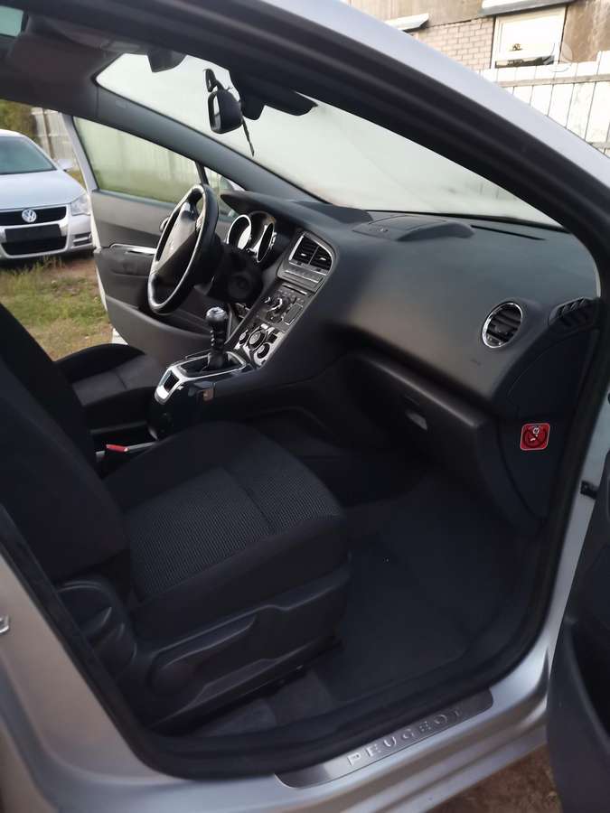 Peugeot 5008 2012 — photo 27