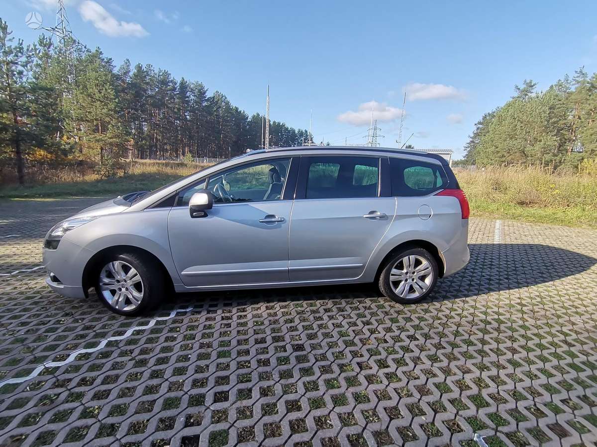 Peugeot 5008 2012 — photo 29