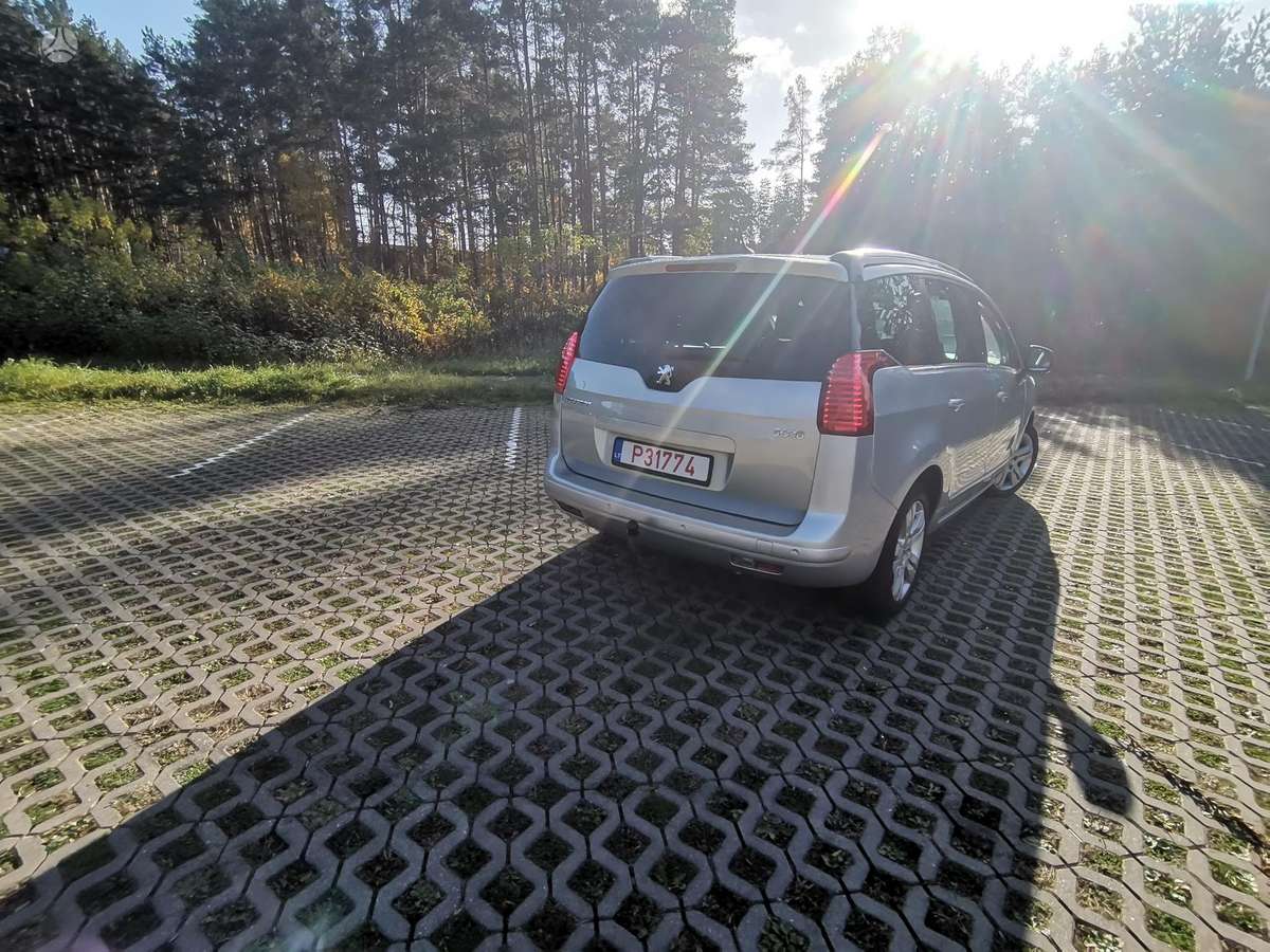 Peugeot 5008 2012 — engine 1997 cm³, 150 HP (110kW)