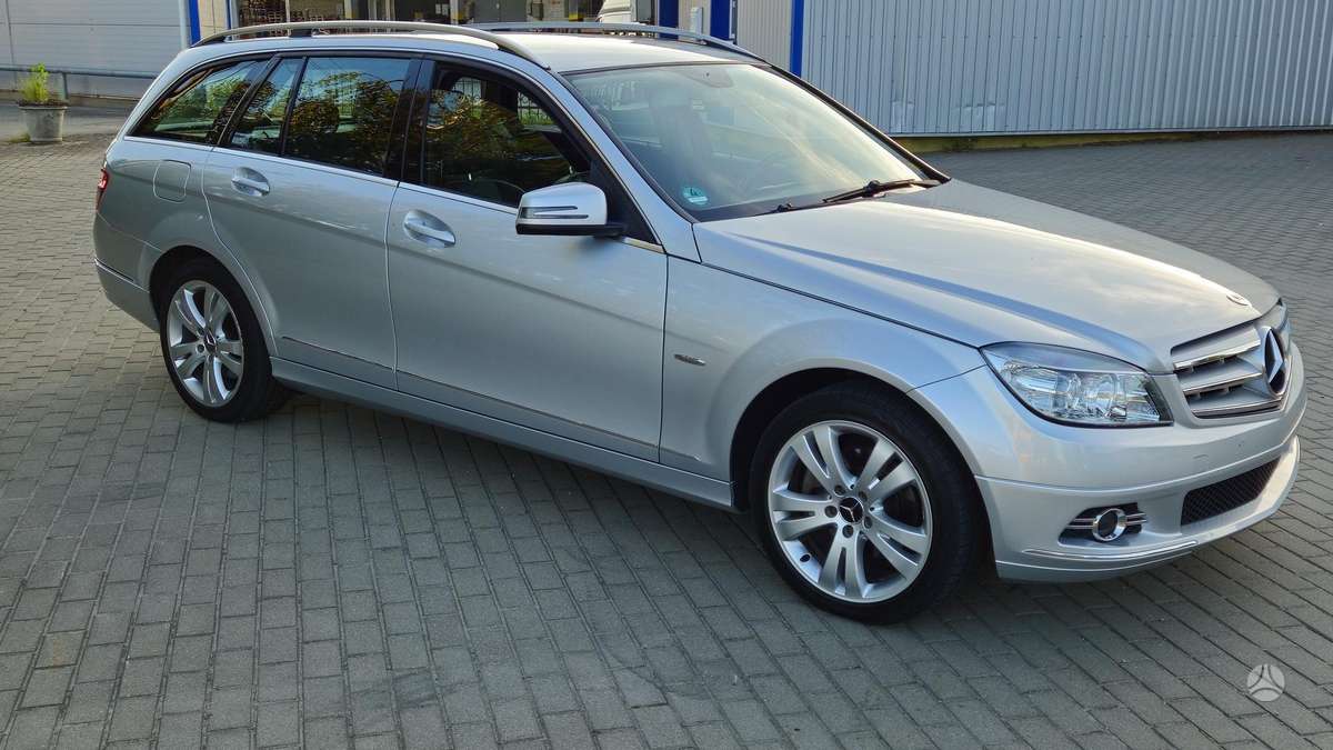 Mercedes-Benz C220 2008 — салон