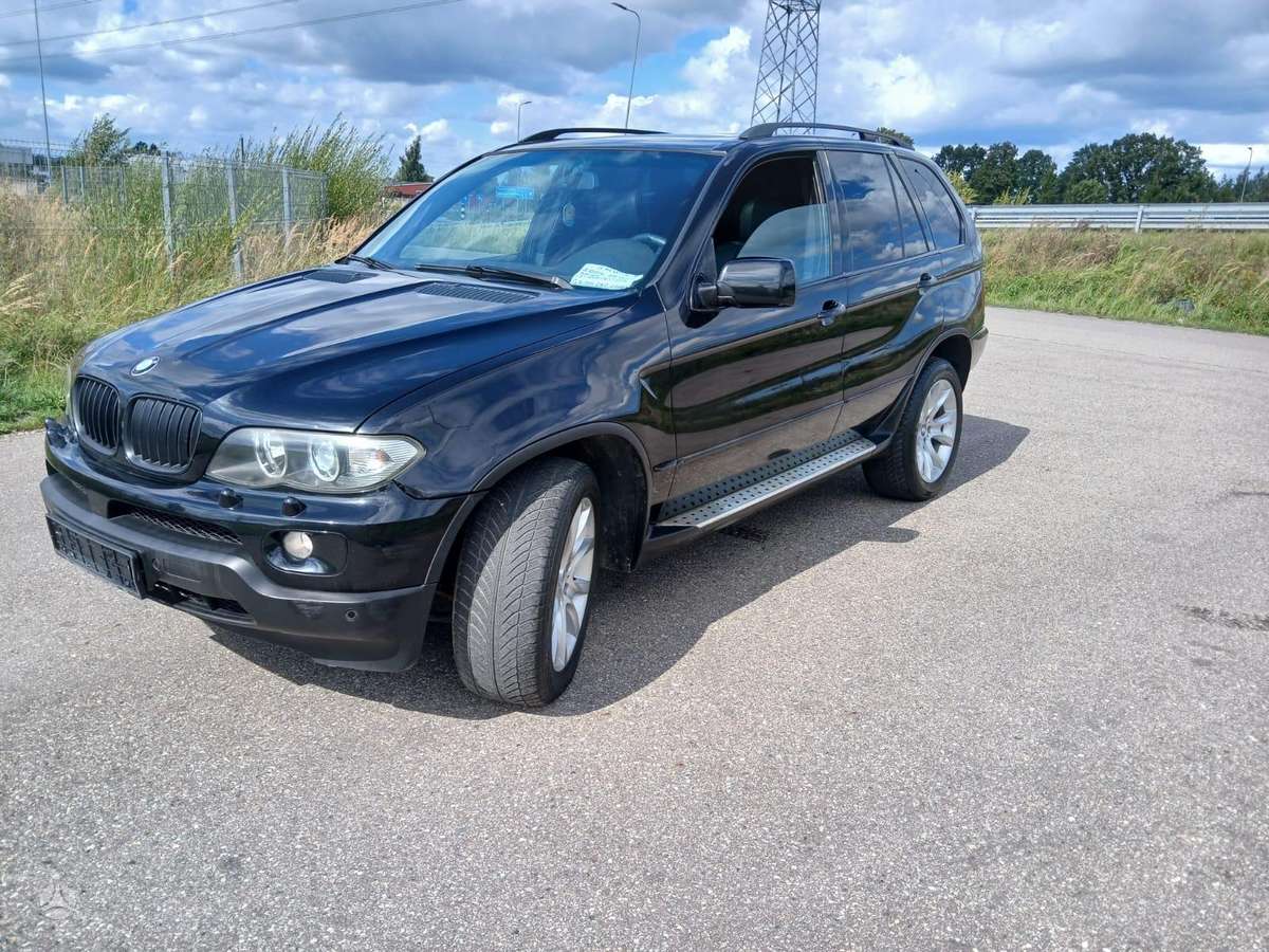 BMW X5 2004 — rear view
