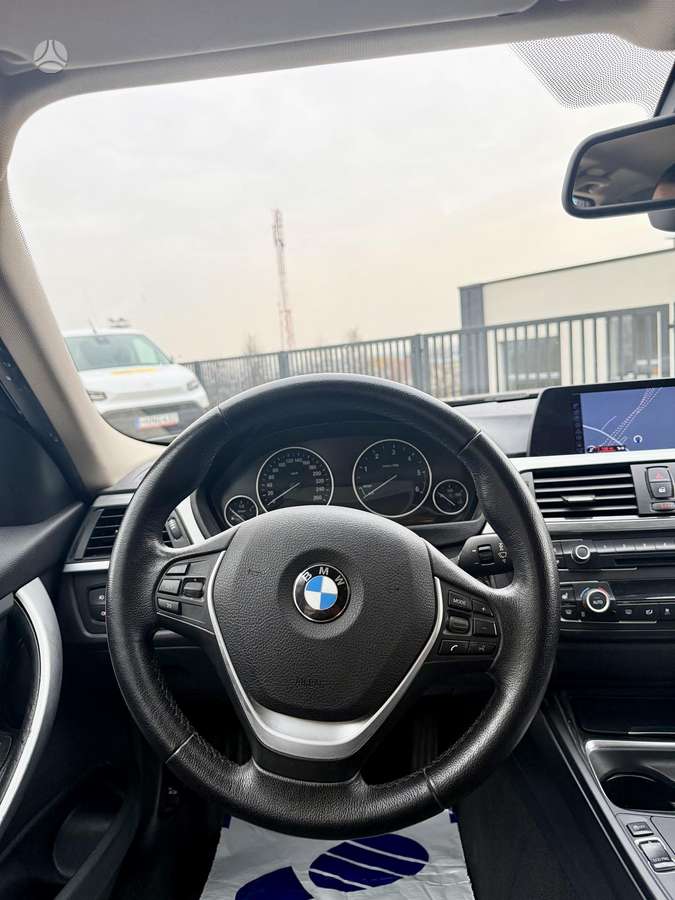 BMW 320 2013 — photo 13