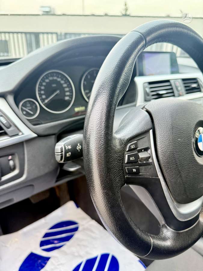 BMW 320 2013 — photo 16