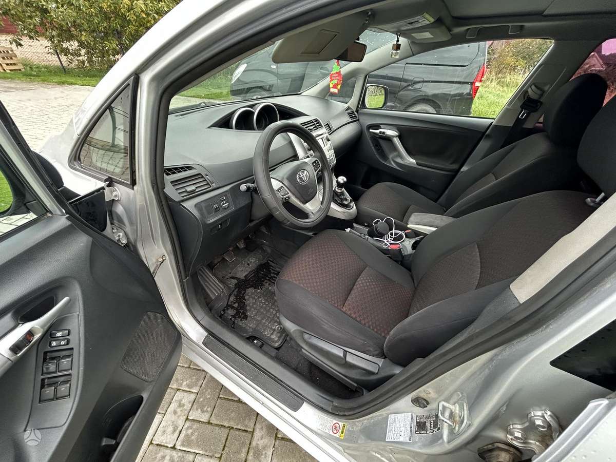 Toyota Verso 2011 — photo 7