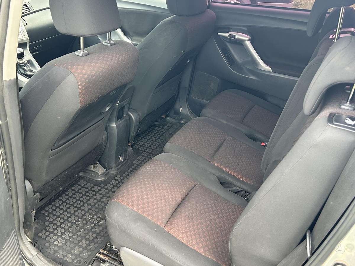 Toyota Verso 2011 — photo 8