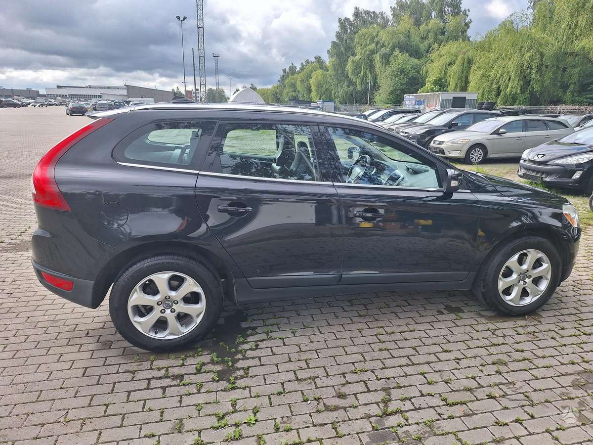 Volvo XC60 2010 — photo 10
